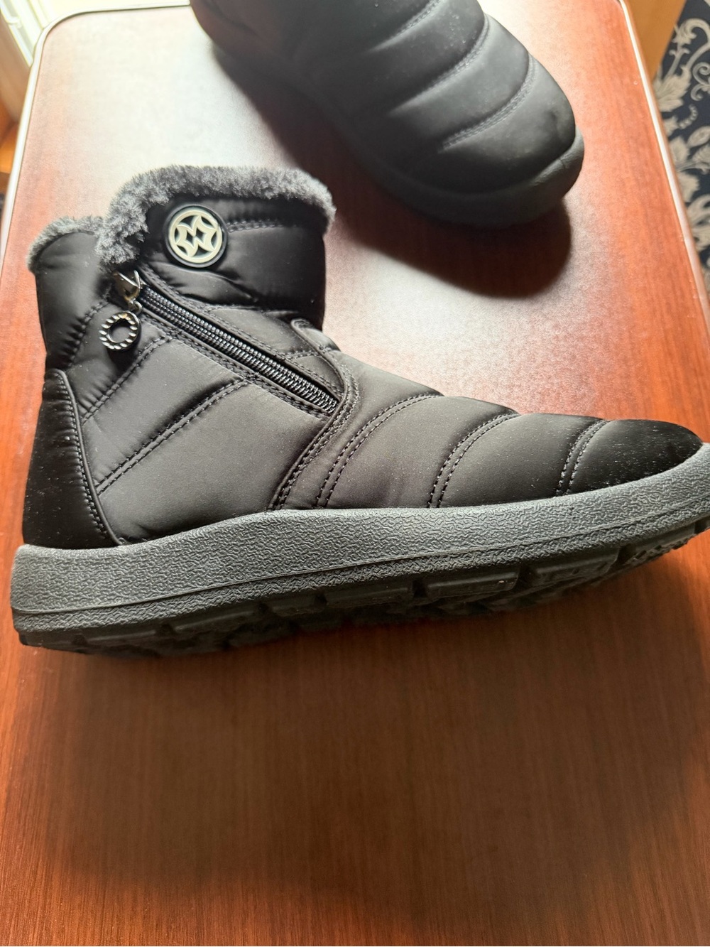 Black Woman Insulated Winter Boots - Unbranded